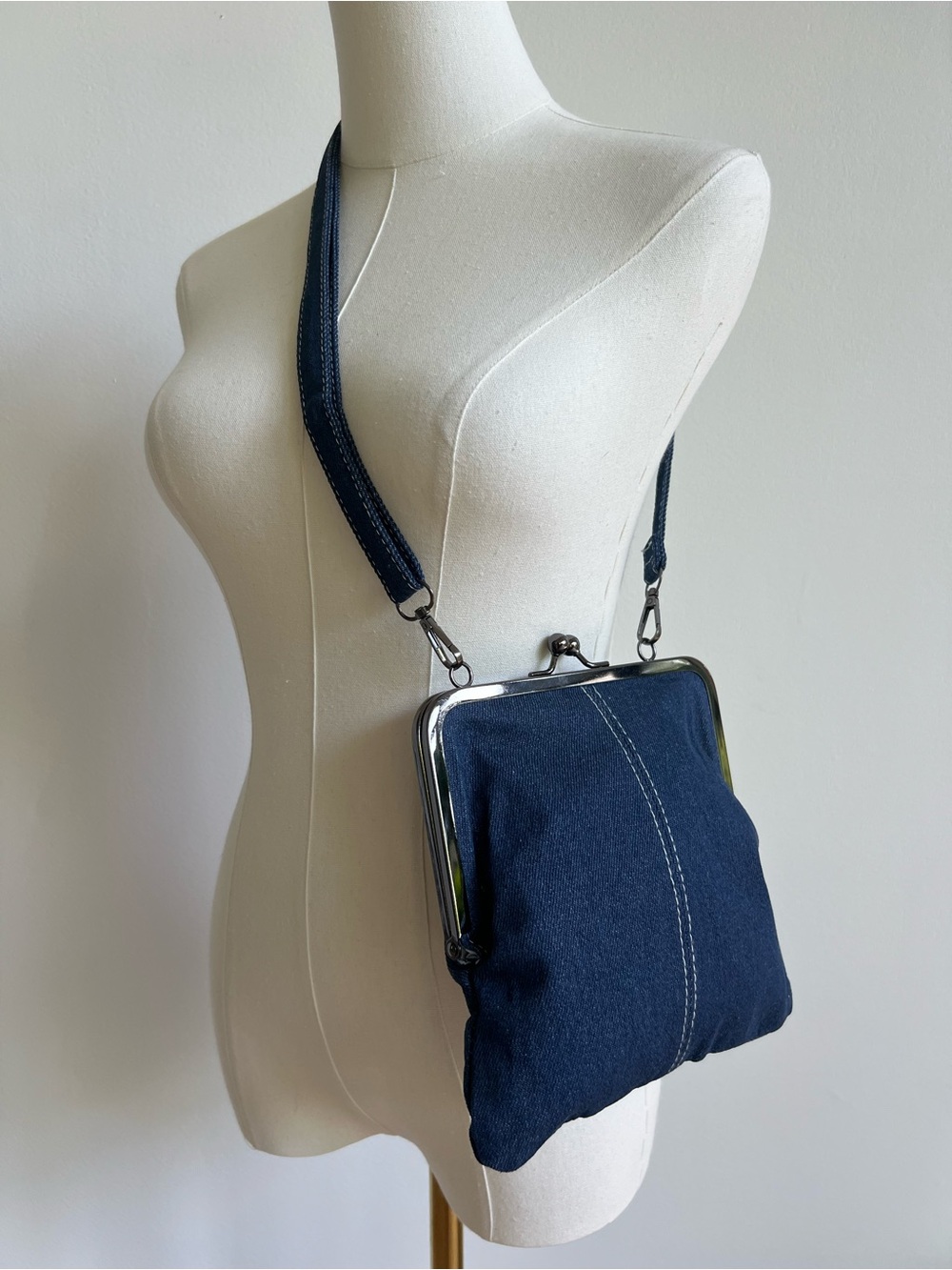 Denim Blue Kiss Lock Frame Handbag Crossbody Shoulder Bag Detachable Straps - Picture 3 of 10